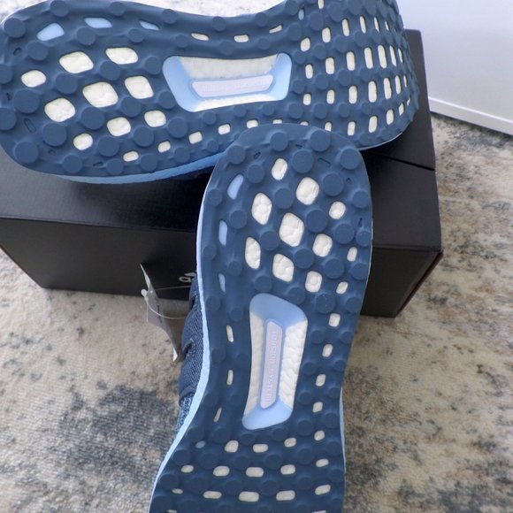 UltraBOOST Adidas Men's 9.5 - Picture 5 of 8